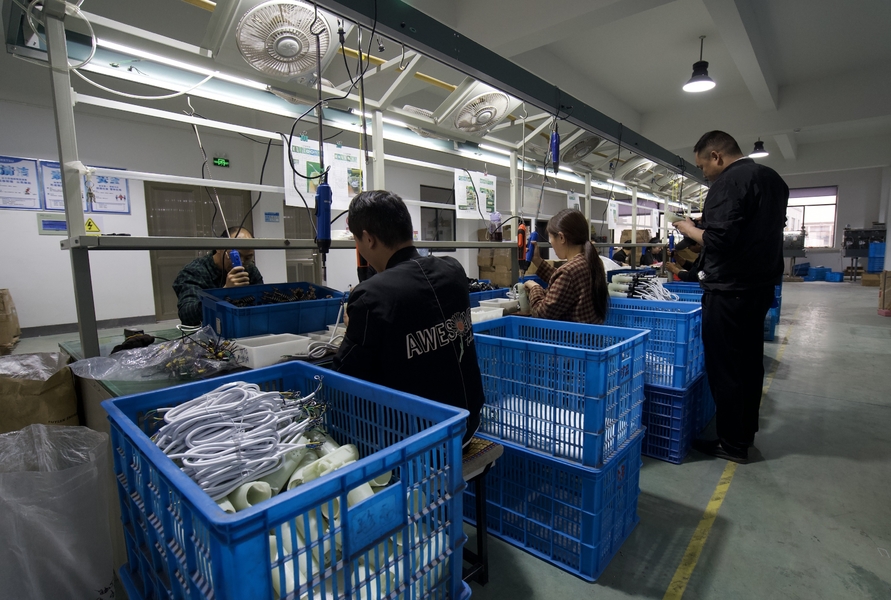 Ningbo Zhenpin Electrical Industry and Trade Co., Ltd. línea de producción del fabricante